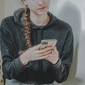 "Tralalero tralala", četbotovi i striming: Šta deca digitalnog doba pretražuju na internetu?