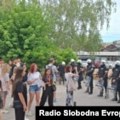 Polaganje ispita na Novosadskom sajmu uz kordon policije i protest studenata u blokadi