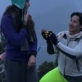 Prosidba koja je zaludela svet u trenutku kada je devojka izgovorila sudbonosno "da" desilo se čudo prirode! (video)