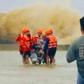 Evakuisano 400.000 ljudi, najmanje 11 mrtvih u tajfunu na Filipinima: Padaju kuće, drveća, klizišta sve nose