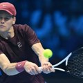 Синер победио Зверева и обезбедио полуфинале завршног мастерса