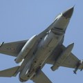 Srušio se američki avion F-16: Snimljen dramatičan trenutak pada, pilot uspeo da se katapultira