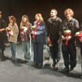 Višeminutne ovacije ekipi predstave o Dori, devojci sa poternice, aktivistkinji u političkom egzilu: Premijera u Bitef teatru…