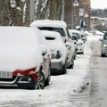 Zima kad joj vreme jeste: Sneg iznenadio i putare i građane, zaboravljen zaleđen Dunav i 32 stepena u minusu