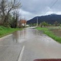 Poplavljene njive i lokalni put: Izlila se reka Zapadna Morava u selima kod Požege, nadležne ekipe obilaze teren