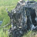 Prve fotografije stravične nesreće na Ibarskoj: Vozilo potpuno uništeno, Hitna mogla samo da konstatuje smrt!