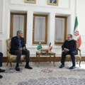 Pakistan tvrdi da su se SAD i Iran dogovorili o slobodnom prolazu kroz Ormuski moreuz