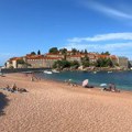 Ležaljke čak 240 evra, a prvi gosti stižu 1. jula: Sveti Stefan ponovo otvara vrata posle pet godina