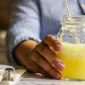 Тајна најбоље лимунаде крије се у једном кораку: Овако су је некада правиле посластичарнице