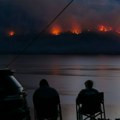Vatrena stihija guta Kanadu: Više od 20.000 ljudi beži pred požarom koji uništava kuće