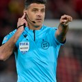 Španac Hesus Hil Manzano sudi meč između fudbalera Fenerbahčea i Rome u prvom kolu LŠ