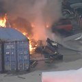 Helikopter se srušio, pa zapalio: Letelica upala između zgrada, poginule 3 osobe (foto/video)