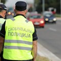 "Kako, kako..." Mercedes se popeo na auto nasred ulice u Mirijevu, ljudi se pitaju samo jedno