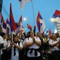 Građani iz svih krajeva Srbije organizovano stigli na skup SNS u Nišu