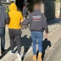 Ovako je u Barseloni uhapšen kriminalac iz Srbije Imao je žuti duks, kapuljaču, lisice na rukama - policija ga je okružila