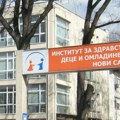 Novi Sad: Gorska služba delila paketiće u Dečijoj bolnici