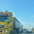 Камиони чекају осам сати на граничном прелазу Батровци