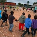 (Video) Deca u Africi igraju uz čuvenu srpsku pesmu Ringe ringe raja osvojio svet