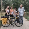 Matilde Bo na putu dugom 4000 km od Francuske do Turske biciklom, odmara u mestu Jaša Tomić, Opština Sečanj Jaša Tomić -…