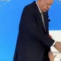 Erdogan ošamario Dečaka jer nije hteo da mu poljubi ruku: Skandal trese Tursku - Snimak zapalio društvene mreže (video)