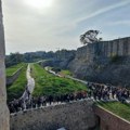 Nepregledni redovi vernika na Kalemegdanu: Narod čeka da uđe u crkvu Svete Petke, a ovo su običaji na današnji svetac…