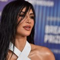 Kim Kardašijan se "udala" za zgodnog manekena, koji je 12 godina mlađi od nje: Pojavile se slike sa "venčanja"