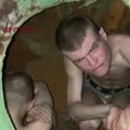 Objavljeni snimci! Teraju ih da sebi kopaju grob, pa ih žive sahranjuju Evo kako prolaze Rusi koji ne žele da ratuju u…