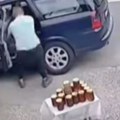 Nije mu bila dovoljna jedna: Zaustavio auto kraj puta i "poslužio" se medom, sad ga traži pokradeni pčelar