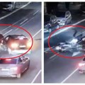 Snimljen trenutak kada je snimatelj N1 kolima udario policajca na motoru Vidi se kako pada, MUP se oglasio saopštenjem