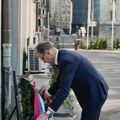 Premijer Macut sa ministrima položio vence na mestu gde je ubijen Zoran Đinđić