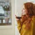 Nova studija razbija mit: Jedna čaša vina dnevno nije toliko zdrava kao što se misli