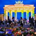 Brandenburška kapija osvetljena u duginim bojama nakon terorističkog napada