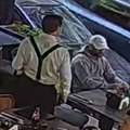 Dvojica mladića se najela u poznatom restoranu na Vračaru, pa pobegla! Naručivali, pričali s konobarom i zbrisali! Snimak s…