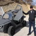 Genijalac: Stolar iz Bosne napravio terenski automobil, trebalo mu je dve godine ali sada vozi pravu zver (video)
