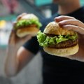Zaposlenici restorana brze hrane u Kaliforniji sa znatno višom minimalnom plaćom