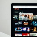 Kako da gledate filmove i serije na Netflixu bez interneta