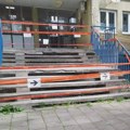 Privremeno ZATVOREN nebezbedan ulaz u zgradu Školskog dispanzera i Dispanzera za žene Zatvoren ulaz u dispanzer