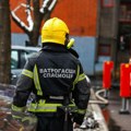 Драма код скретања за Врчин: Девојку (19) извлачили из аутомобила у пламену