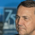 Šikorski poručio Poljacima: „Dok šetaju umetnici iz Srbije…Opametite se, govor mržnje protiv stranaca završava gasnim…