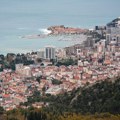 Dečaku povređenom u eksploziji na plaži u Budvi amputirana šaka, uhapšen državljanin Srbije