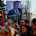 Dodikov klecavi hod na krivim nogama