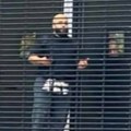 „On ima bombu, bežite!“ Objavljen snimak napadača kod sinagoge u Mančesteru