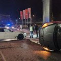 (Foto) Sudar na parkingu kod Big-a, automobil završio na boku