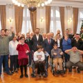 Deca sa poteškoćama u razvoju sa KiM u poseti kod gradonačelnika Mićina