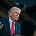Tramp održao govor o stanju nacije, hvalio zlatno doba zemlje