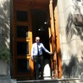 Још један аутомобил се залетео у окупљене испред Правног факултета, стигао и ректор Ђокић