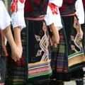 Prelep snimak sa juga Srbije: Smotra folklora u Svetim Arhangelima u Prizrenu okupila čuvare tradicije
