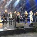 U čast tome zdravkovića: Ana Bekuta, Dragan Kojić, Slavko Banjac i drugi pevali njegove hitove na memorijanom koncertu (Foto)…