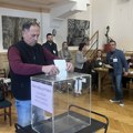 Od rane zore gužva na glasačkim mestima, u Čačku kasnila rešenja GIK-a