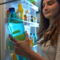 Ako stavljate napunjene flaše sa vodom u frižider, proverite mali znak na dnu: Može da vam spase život